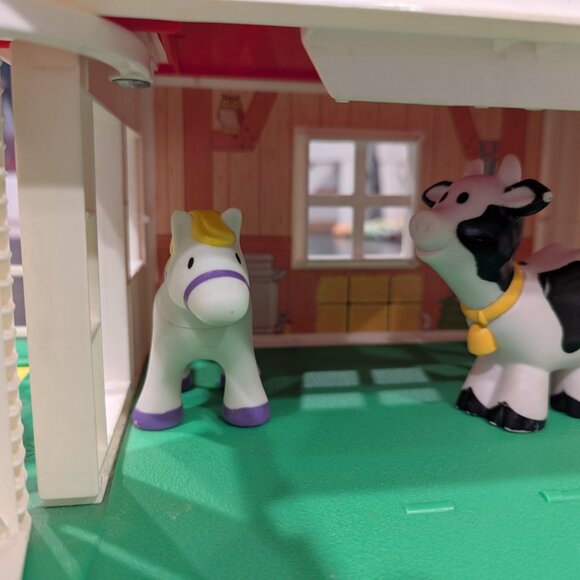 Fisher Price Little Farm & Animals - Picture 3 of 16